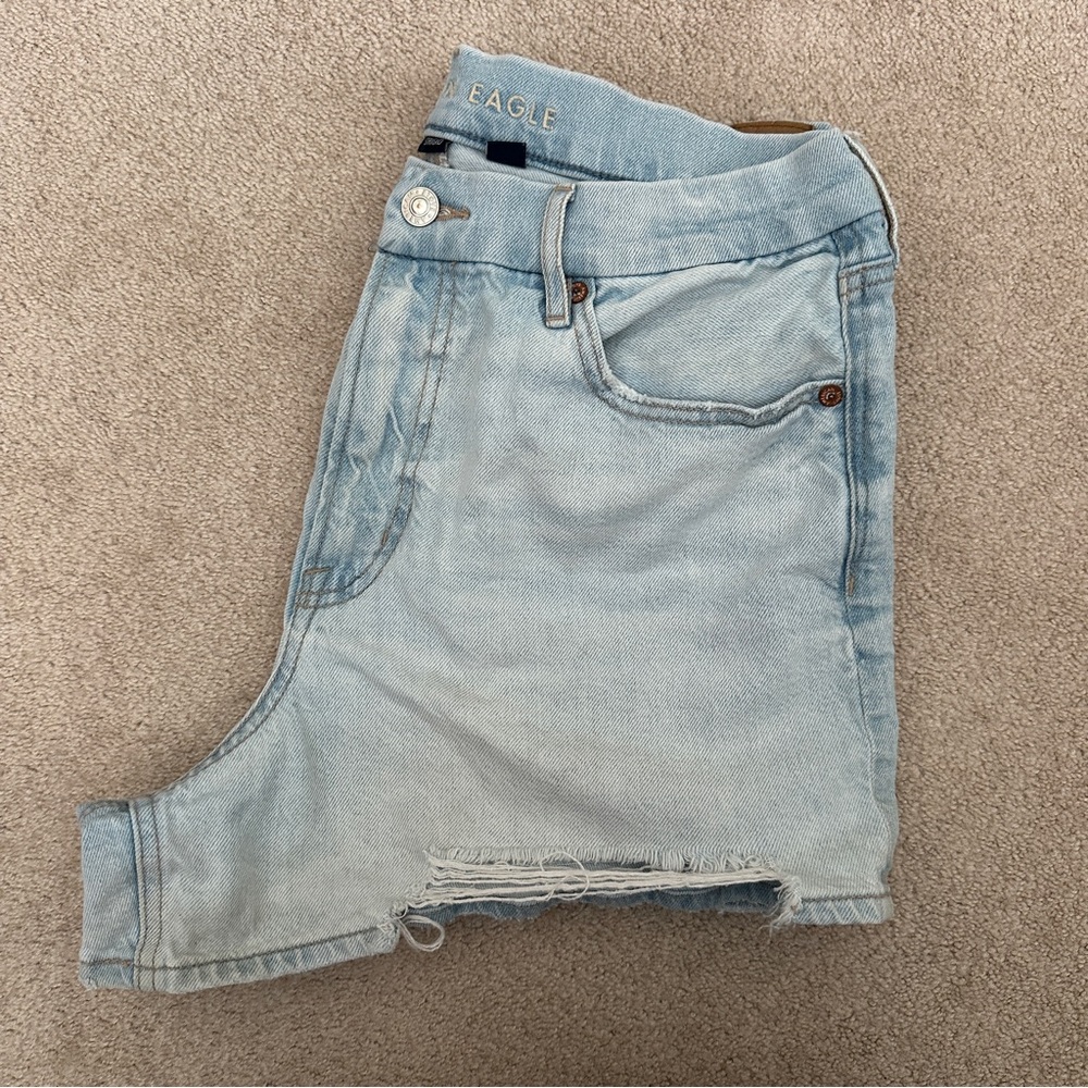American Eagle Women's Curvy Light Blue Strigid Denim Shorts